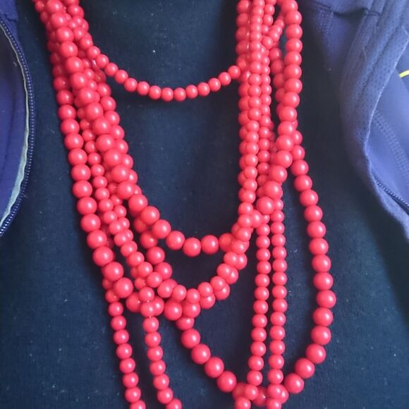 H & M Red multi layed beads necklace - Picture 5 of 7